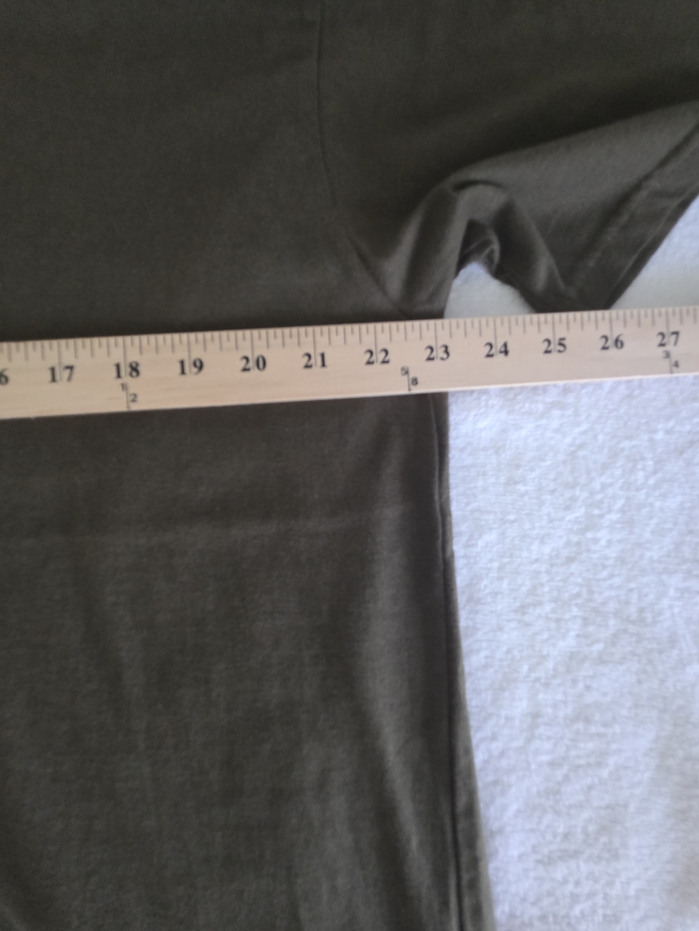 Galaxy By Harvic Men's V-Neck T-Shirt in Olive - Picture 3 of 5